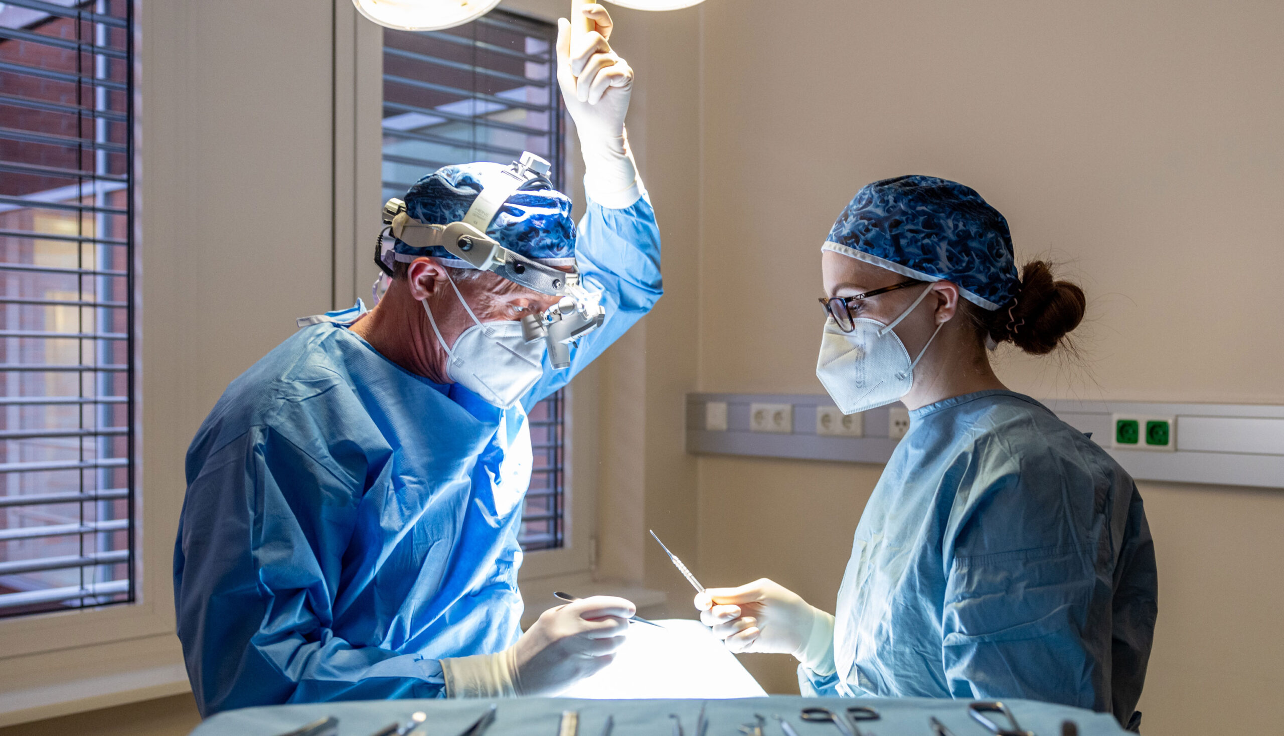 Dr. Dr. Rosenberger ist Mund-, Kiefer - und Gesichtschirurg Implantologie und Oralchirurgie am St.Joseph Stift in Bremen